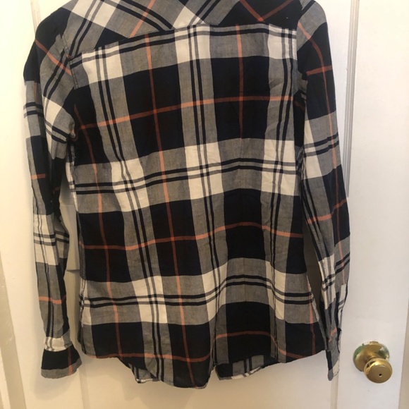 Kismit size medium plaid shirt/ new or like new , button up and pocket - Picture 5 of 5